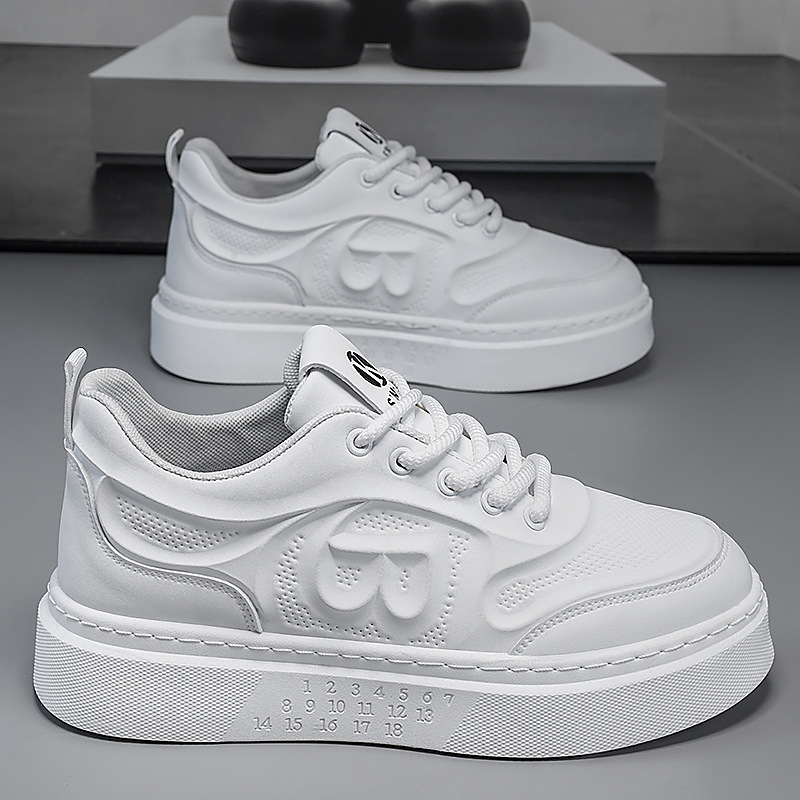 Pequeños zapatos blancos para hombres, zapatos casuales ligeros y cómodos, primavera y verano, nuevos zapatos de skate para hombres, zapatos de moda para hombres, 2026