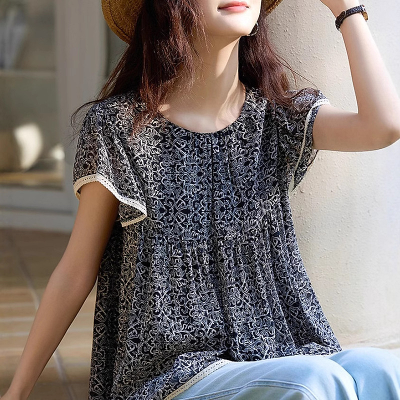 Foreign Trade Artistic Retro Contrast Color Lace Round Neck Shirt Women's 2025 Summer New Elegant Small Flying Sleeve Loose Top