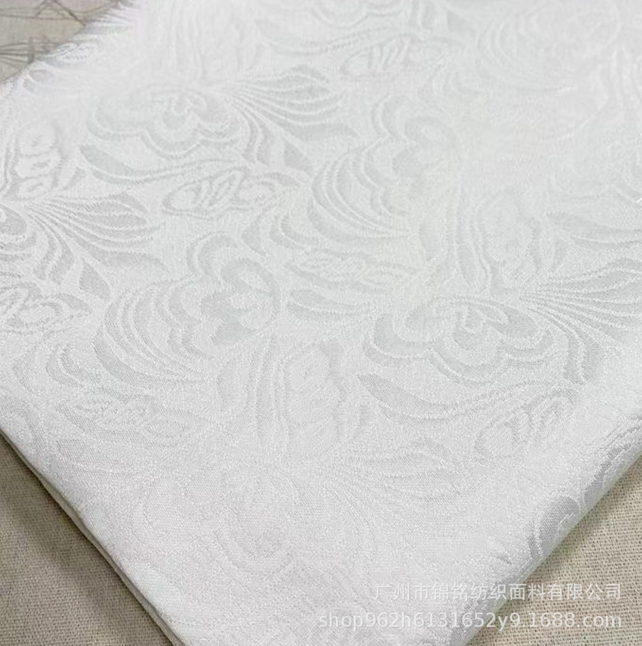 メーカー直販卸売バタフライ恋花レリーフジャカード生地全ポリエステル無弾チャイナドレス漢服服布地復古風