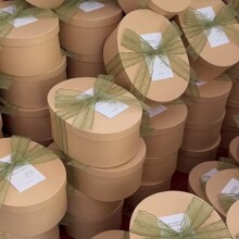 圣诞节礼盒牛皮色椭圆水果鲜花包装盒伴手礼盒圆形天地盖礼物空盒