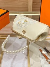 中国风刺绣妈妈包包生日礼物2024新款链条斜挎小包中年女士手提包