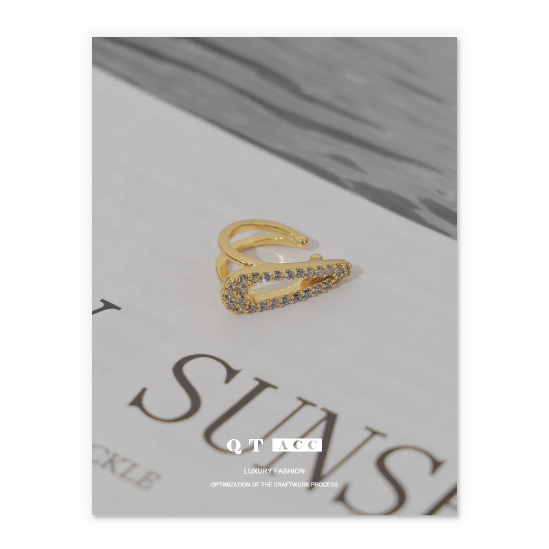 Latón chapado 18K oro real europeo y americano ins estilo minimalista versátil temperamento retro ZIRCON con incrustaciones oído hueso clip pendientes para las mujeres