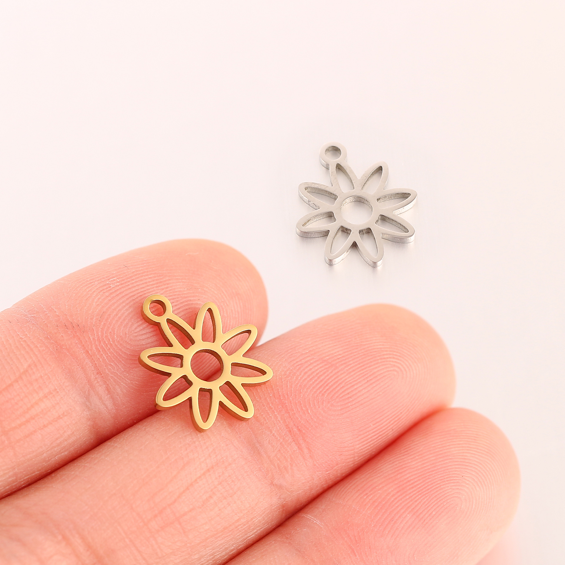 Leaves, Flower Pattern 5 PCS/Package 304 Stainless Steel Leaves Flower Pendant
