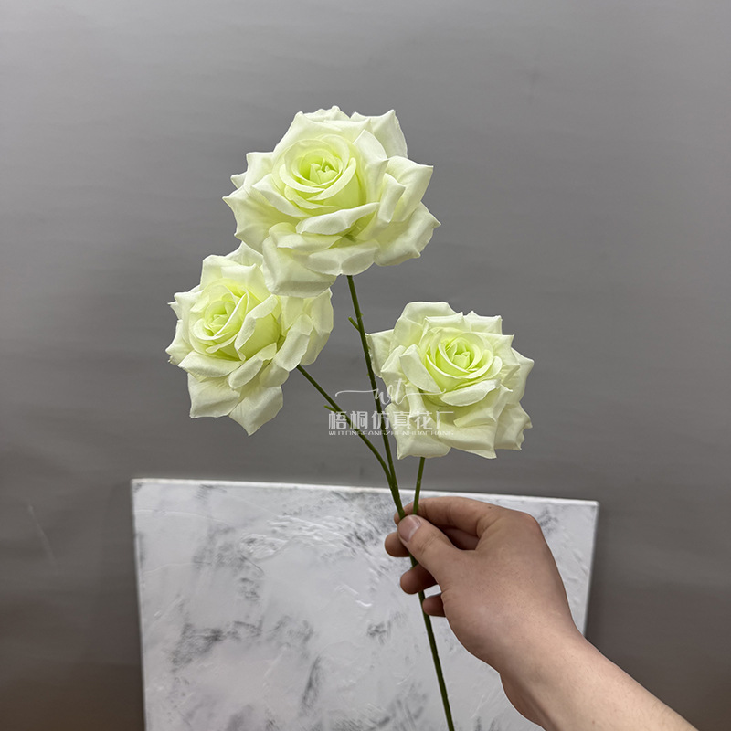3-head curled diamond rose—light green