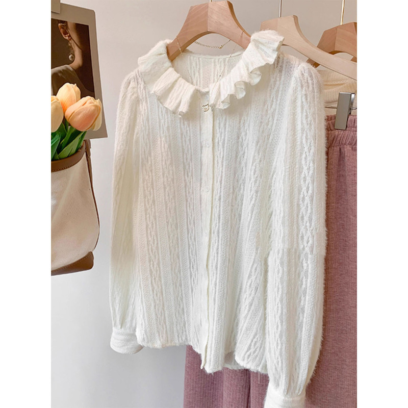 French Fashion Ruffled Lace Bottoming Shirt for Women in Autumn and Winter New Lace Shirt Petite Elegant Inner Top
