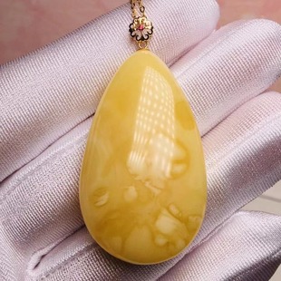 Natural Beeswax Russian Material Water Drop Pendant Chicken Fat Yellow Waxy Rich 18K Gold Inlaid Necklace Ketang Jewelry Wholesale