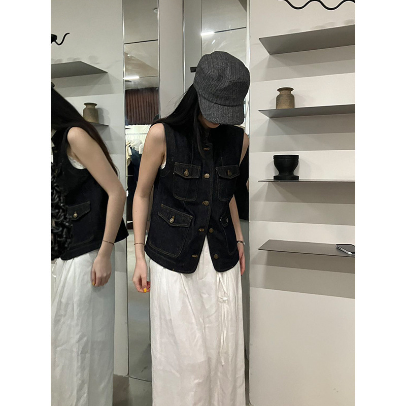 Fox Room Retro Buttoned Denim Vest 2026 New Style Three-Dimensional Cut Pocket Vest Top A6313 Fox Room Retro Buttoned Denim Vest 2026 New Style Three-Dimensional Cut Pocket Vest Top A6313