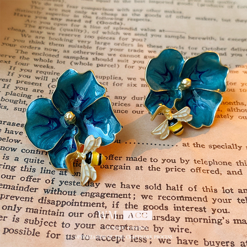 Silver needle bee flower earrings