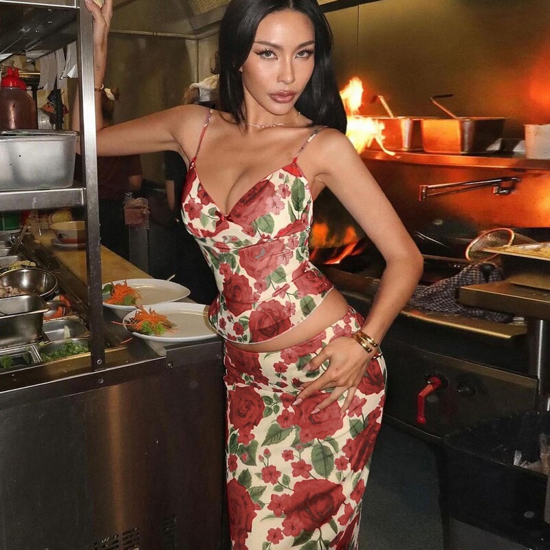 Close-Fitting Suspender Amazon Suit with Floral Print Autumn Style Long Dress New V-Neck Fashion Small Hip Women