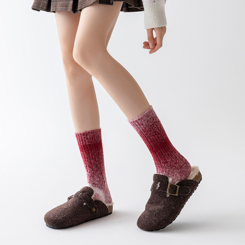 Calcetines para mujeres otoño y invierno gruesas barril largo de calcetines calientes para jóvenes personalidades gradientes de colisión de color pila de anchor rojo tubo medio