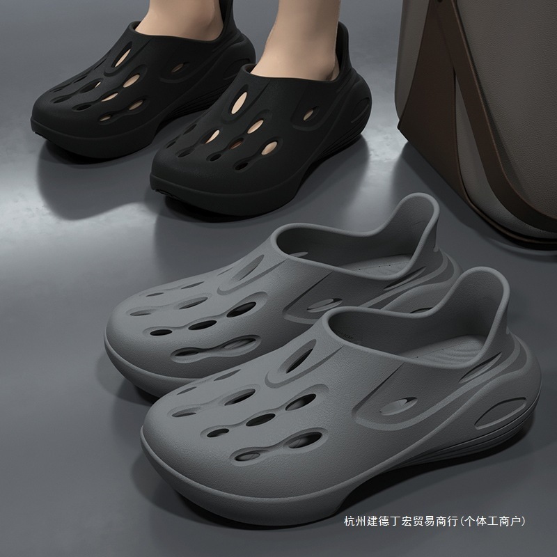 Eva厚い底の穴の靴の男性の夏の外はスポーツとレジャーを着て車を運転します。|undefined