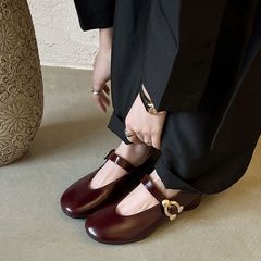 大衆のデザイン感がシンプルなメアリー珍靴の女性春秋の新型本革の一字は浅い口の靴の平底の小さい革靴を持っています。