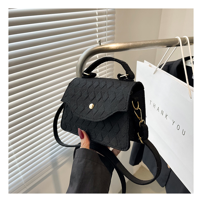 Women's Medium Felt Solid Color Streetwear Square Magnetic Buckle Crossbody Bag display picture 11