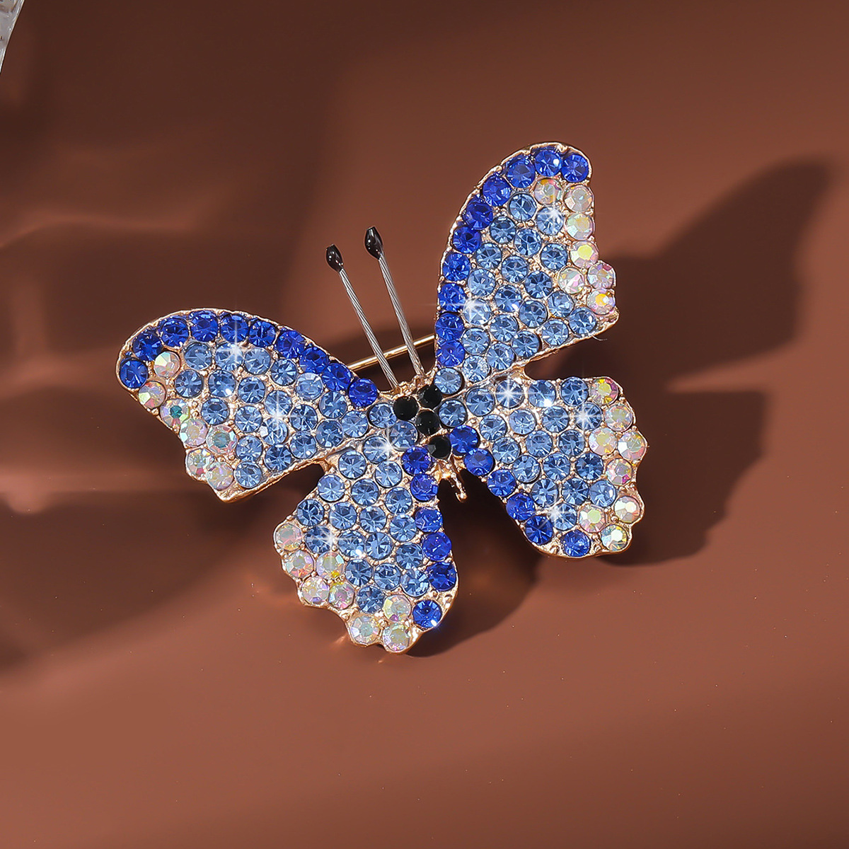 Nuevo estilo europeo y americano completo diamante mariposa broche de las mujeres de lujo elegante pin capa cardigan traje de gama alta de las mujeres moda ramillete