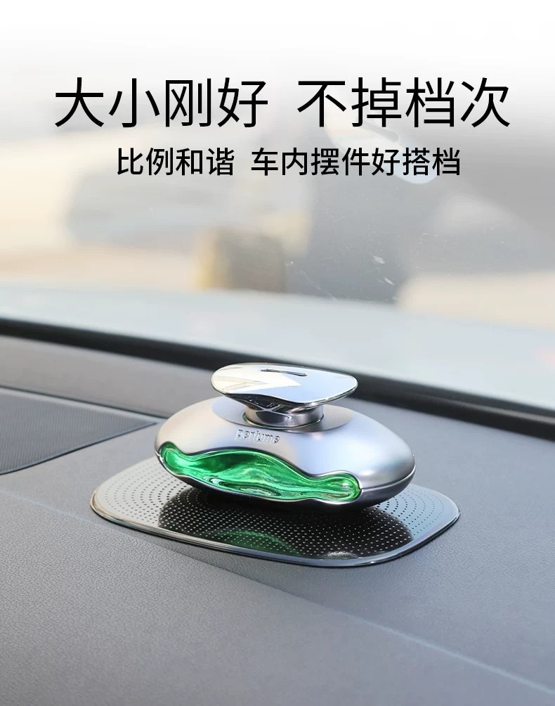 Car anti-slip mat, high-temperature resistant, fixed to the car's dashboard, front-mounted storage adhesive pad, can hold a mobile phone, car accessory