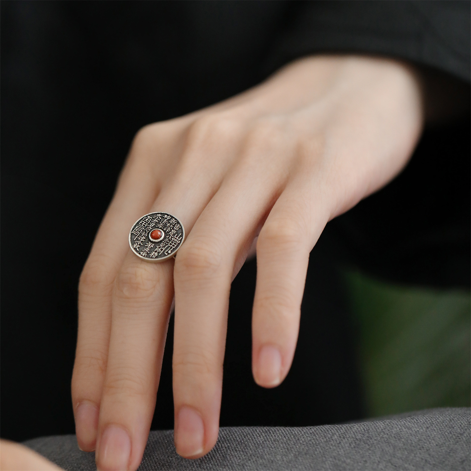 Novo S Pure Yintai Prata Montanha Fantasma Talismã Sul Ágata Vermelha Moda Jóias Anel de Arte Feminino Feito Abertura Antiga_voghion.com