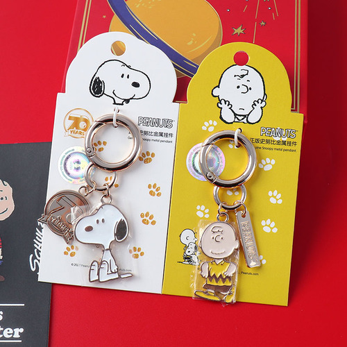 Genuine Snoopy Charlie keychain, trendy couple accessories, cute puppy bag pendant, exquisite small gift for women