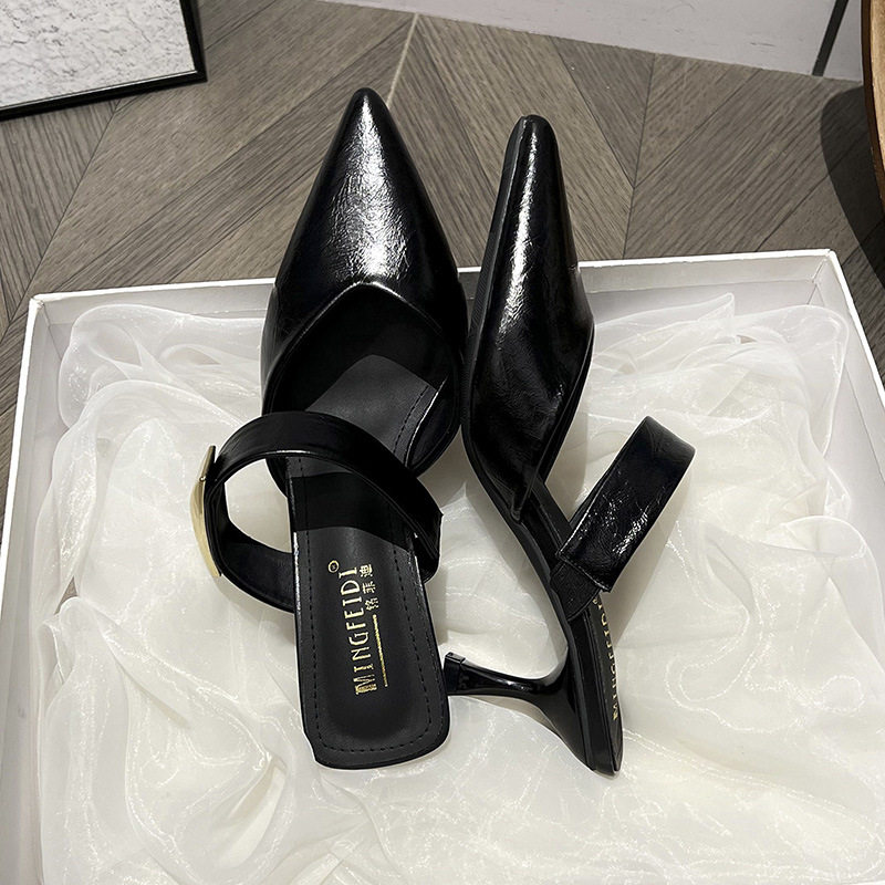 2026 nuevo tipo de verano con botón de tacones delgados zapatillas de tacones altos de punta de mujer zapatillas de cabeza de paquete de mitad de tamaño universal