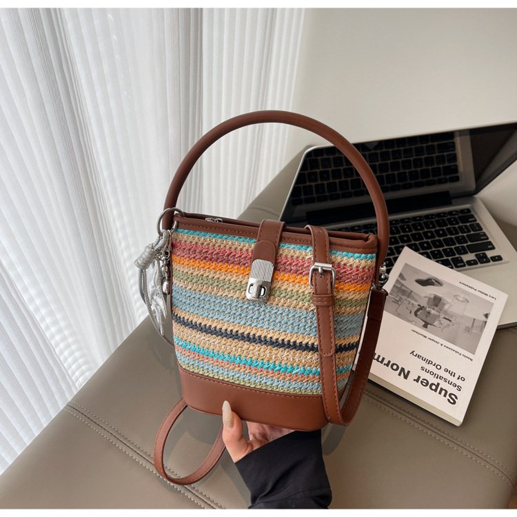 A trendy and fashionable straw-woven phone bag for women in the summer of 2025, a Korean version of a niche and simple crossbody bag undefined