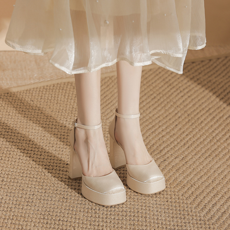 8063 High Heels 2025 New Thick Heel Waterproof Platform Women's Shoes One-Line Buckle Strap Hollow Sandals Women's Shoes