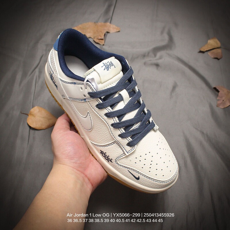 Dunk Sb Low-Top Sneakers Supreme Collaboration Unisex Couple Casual Sports Shoes Skateboard Shoes Leather Trendy Brand