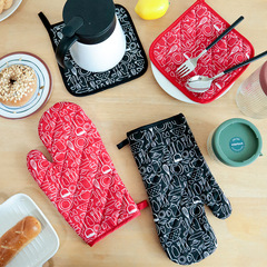 Cross-border e-commerce home kitchen red and black knife and fork baking gloves heat insulation mats microwave gloves