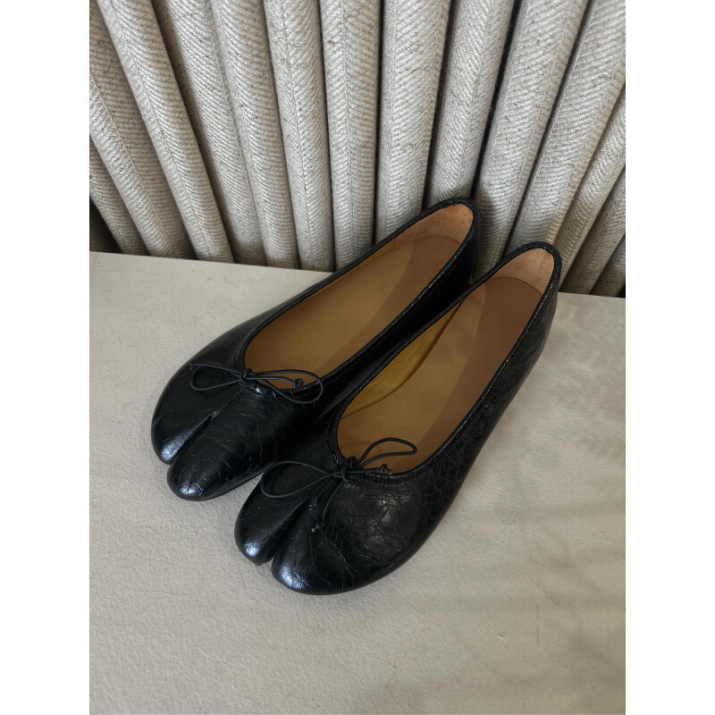 Sheepskin Version 2026 New Style Slip-On Pig's Hoof Split-Toe Shoes for Women with Bowknot Flat Ballet Shoes Shallow Mouth Single Shoes
