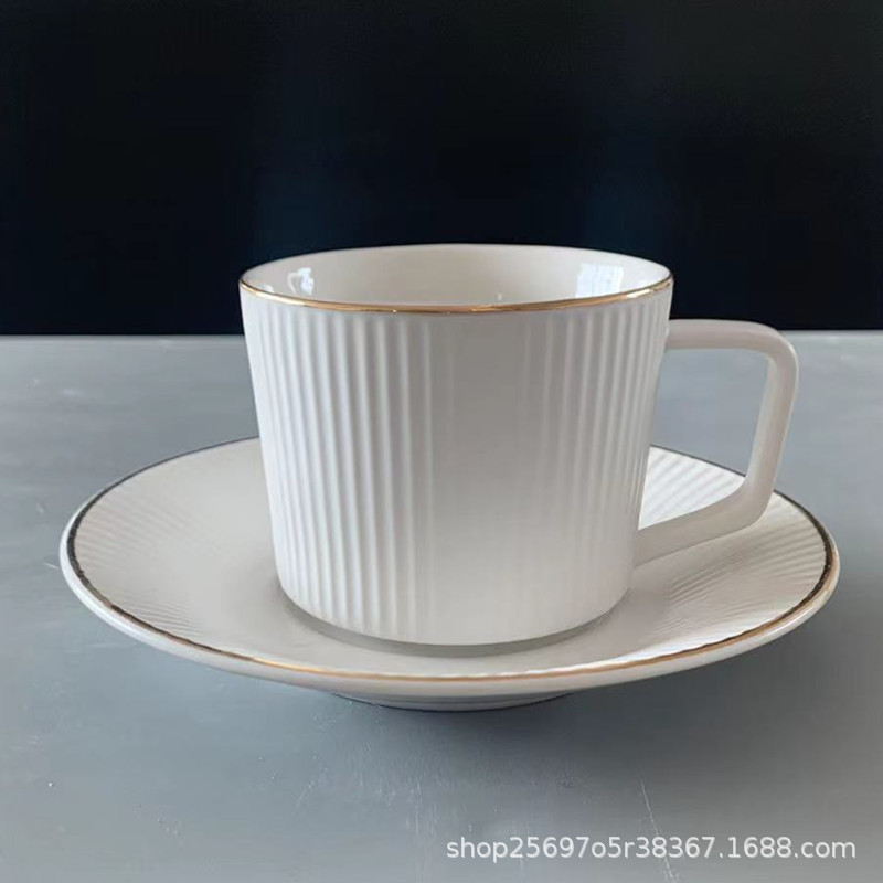De estilo europeo pequeño borde dorado de lujo a rayas taza de café y platillo traje de cerámica del hogar juego de té de la tarde aparato