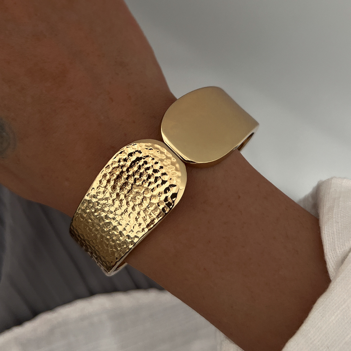 Brazalete de aleación de diseño europeo y americano exagerado de alto nivel de explosión transfronteriza joyería de moda temperamento pulsera de estilo hip-hop