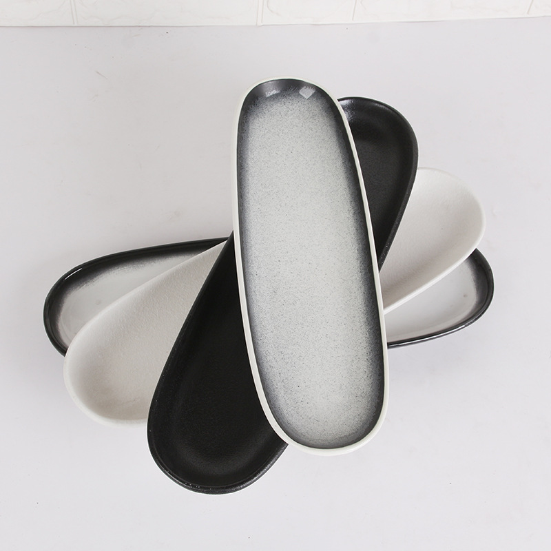 Plato de cerámica negro blanco ovalado rectangular de estilo japonés plato doméstico plato de sushi de restaurante japonés plato de ensalada plato frío