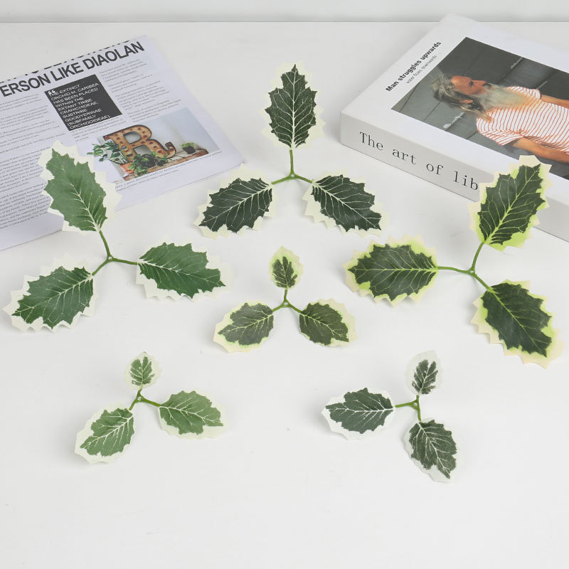 圣诞节仿真三叉白边圣诞叶园林装饰仿真叶子跨境仿真圣诞叶子配件