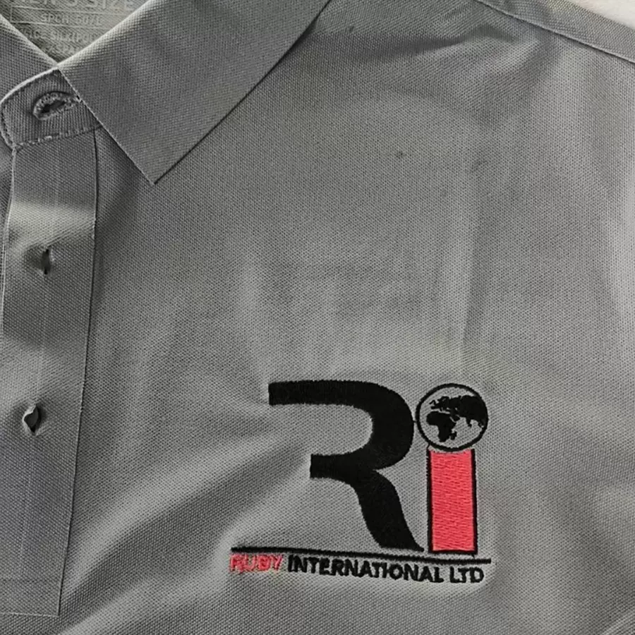 成衣绣花电脑绣花加工短袖衬衫衬衣裁片绣花衣服商标logo绣花加工