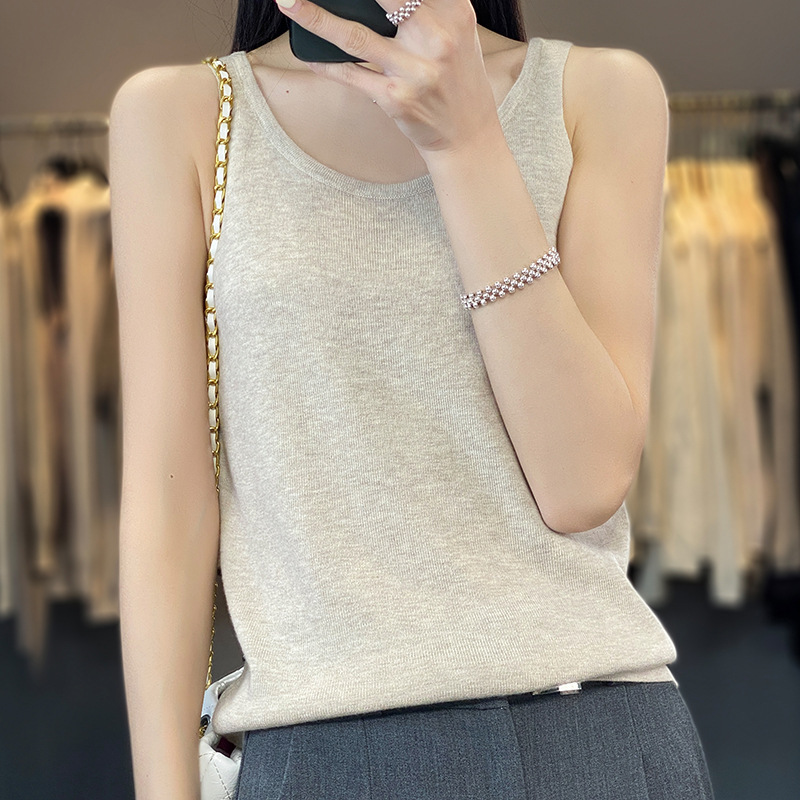 Summer solid color woolen T-shirt with a round collar