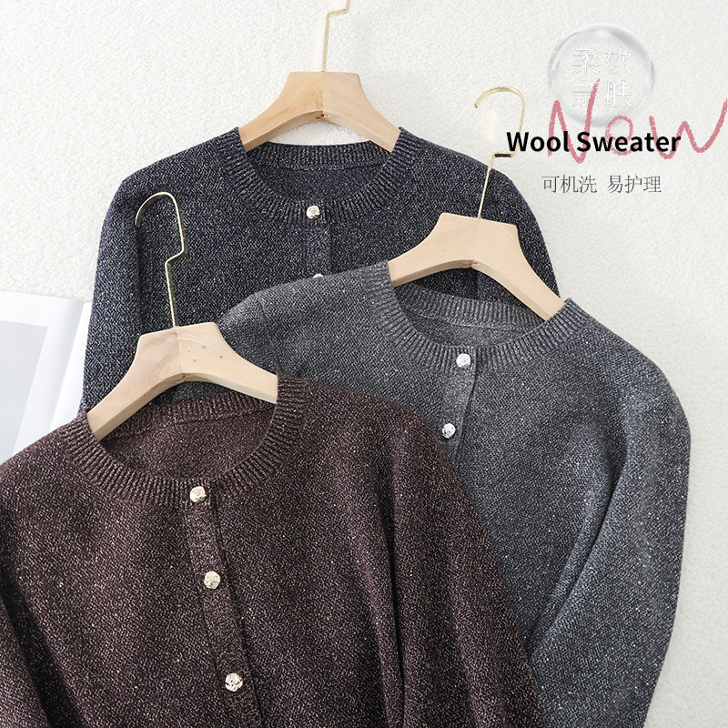 Early autumn light luxury highlight yarn knit cardigan, commuter style round neck with gold buttons, double pockets, long sleeves, versatile sweater