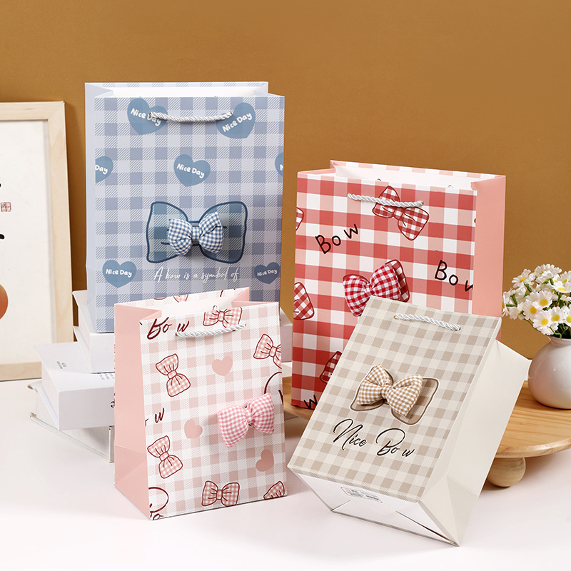 Personalidad de arco de papilla espesa bolsa de regalo de papel blanco regalo de cumpleaños bolsa de papel de embalaje de regalo de fábrica directa