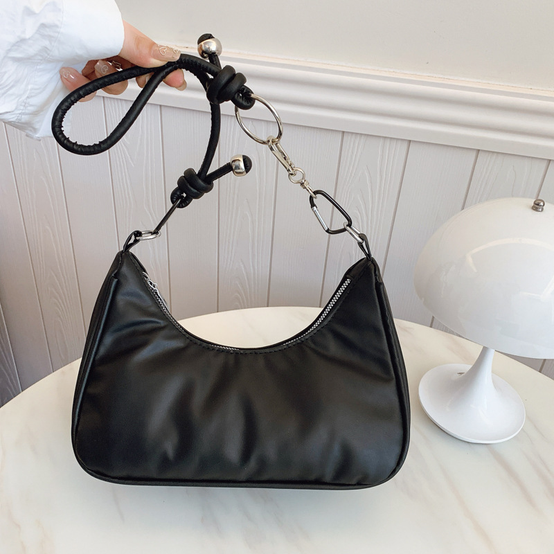 Bolso de alta gama Bolso de axila de nicho para mujer 2025 verano nuevo bolso de viaje bolso de bola de masa de hombro salvaje