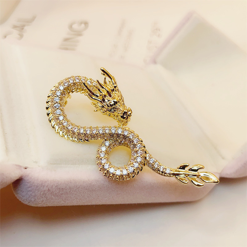 Nuevo deseo dragón broche femenino de alta gama traje creativo Dragón en forma de ramillete accesorios pin dragón año Zodiaco joyería