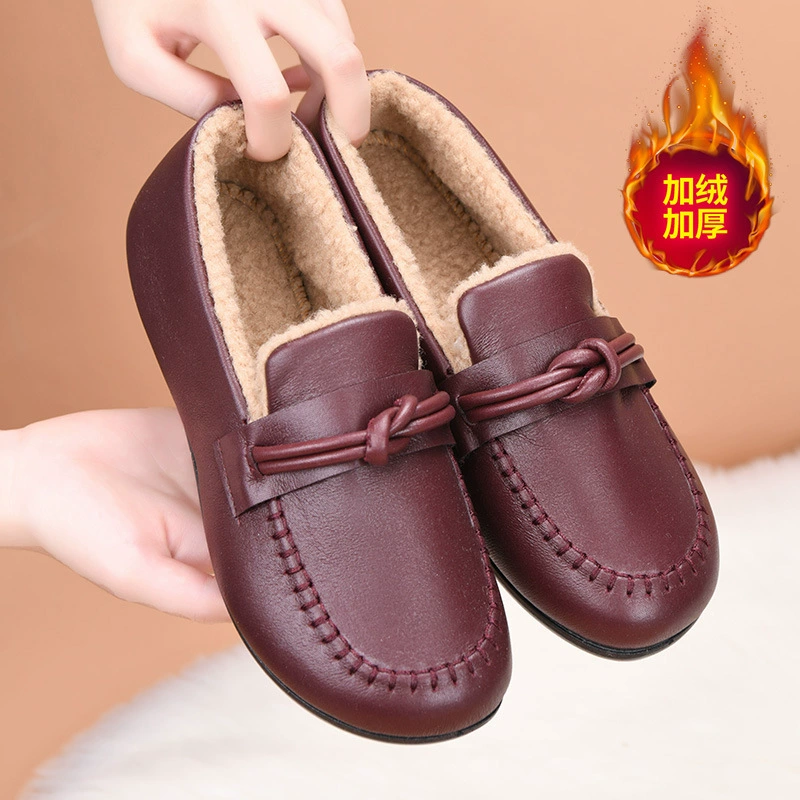 Теплые женские лоферы на флисовой подкладке, новая зимняя модель 2025 года, удобные слипоны на мягкой подошве, хлопковые туфли для мам, оптом.
