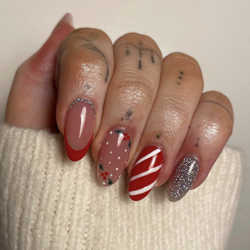 French Red Candy Striped Nail Art Christmas silver Glitter Wear Armor Short Almond Fake Nail French Red Candy Striped Nail Art Christmas silver Glitter Wear Armor Short Almond Fake Nail