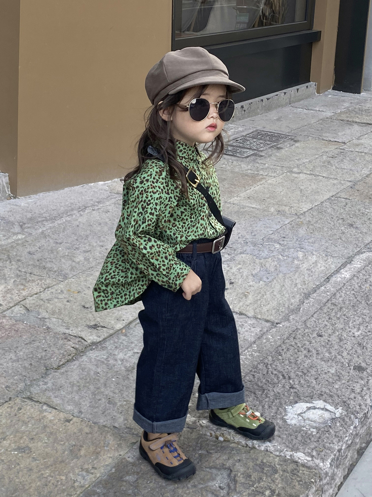 Sin devoluciones ni cambios, precio original 35. Camisa con estampado de leopardo para niñas, nuevo estilo de otoño, camisa infantil moderna y elegante.