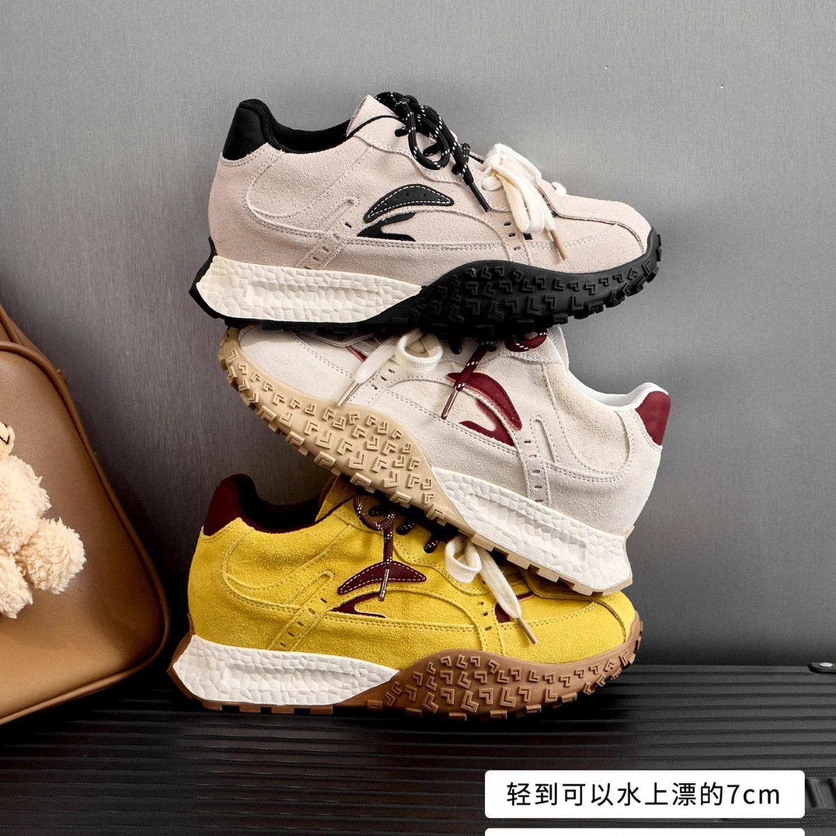 Cuero real ~ 7CM aumento de altura de zapatos de entrenamiento de mujer primavera y verano nuevo pequeño hombre deportivo casual zapatos Gump zapatos