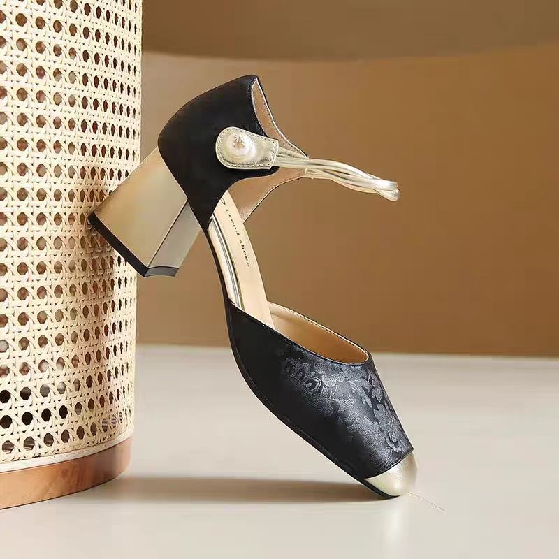 Nicho de moda casual temperamento simple estilo coreano verano 2026 nueva moda versátil tacones gruesos sandalias resistentes al desgaste