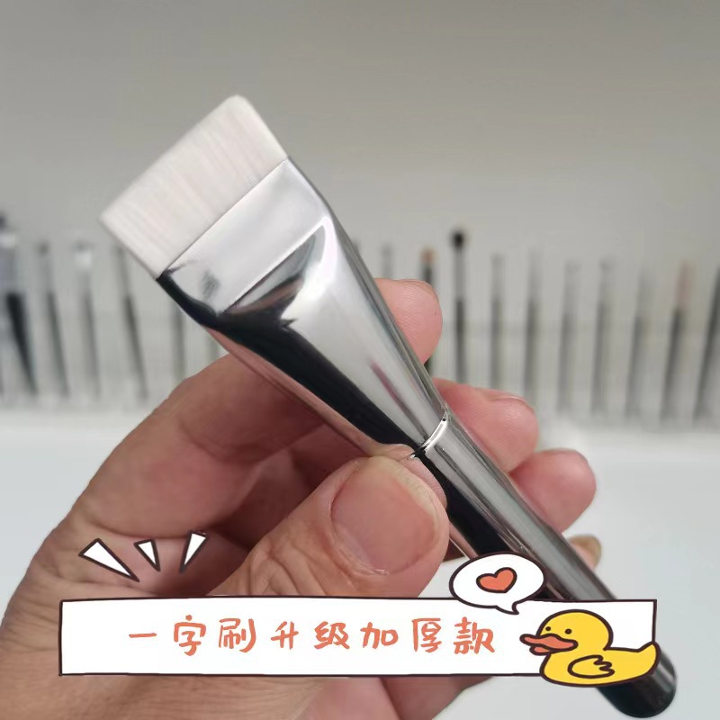 Corea del Sur Bisel cepillo de cejas despertar nuevo cepillo de base de una palabra cepillo de maquillaje cepillo ultrafino corrector herramientas de belleza