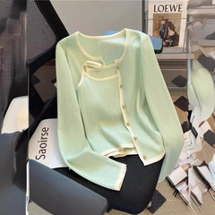 緑の短いニットのカーディガンの女性の春の服のミントの曼波の風の上着の13行のセーターのオーバーのサスペンダーの2つのセット