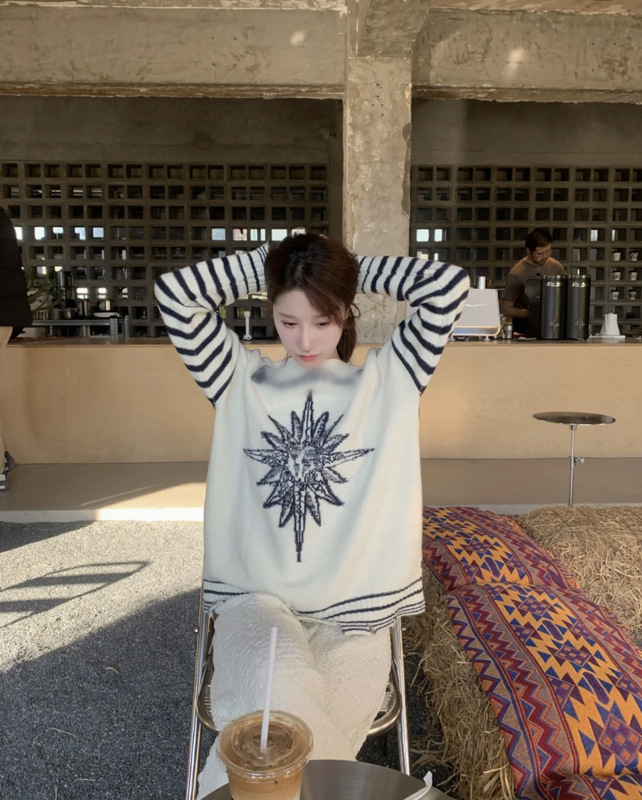 Shenzhen Nanyou high-end Original Single CD home 2023 early spring fashionable lazy small sexy wide collar design double-sided sweater