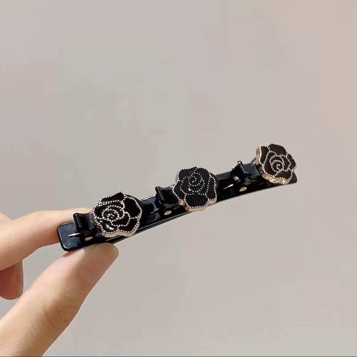 블랙 골드 엣지 로즈 헤어 클립
