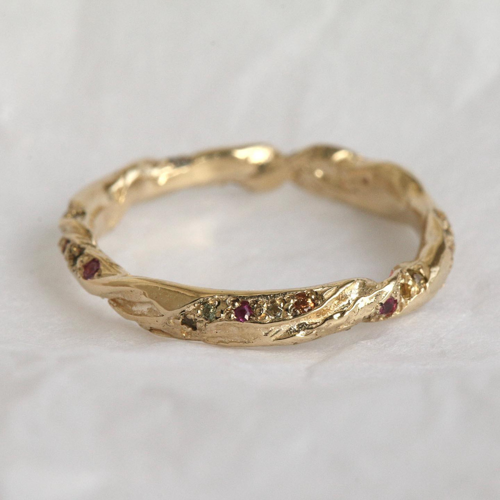 Ins estilo retro anillo de circón de lujo ligero espiral irregular al azar colorido anillo de circón chapado en cobre 18k oro real