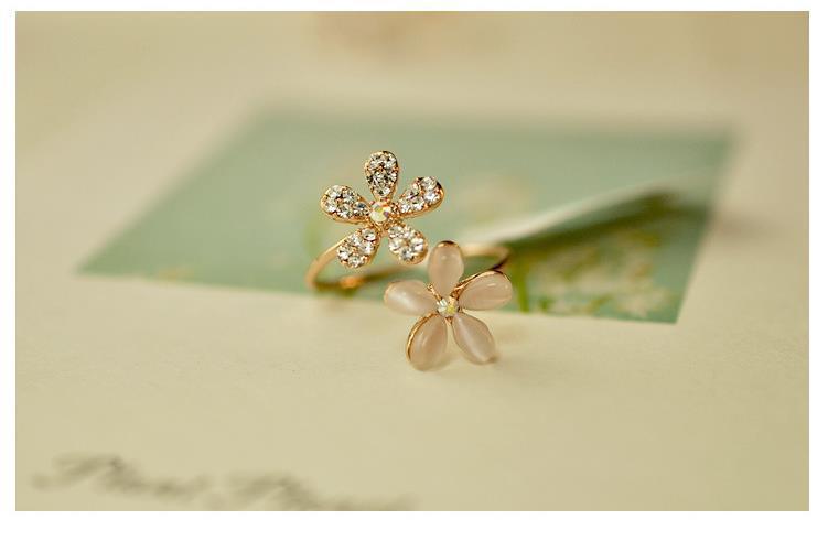 Cat's Eye Stone Flower Ring