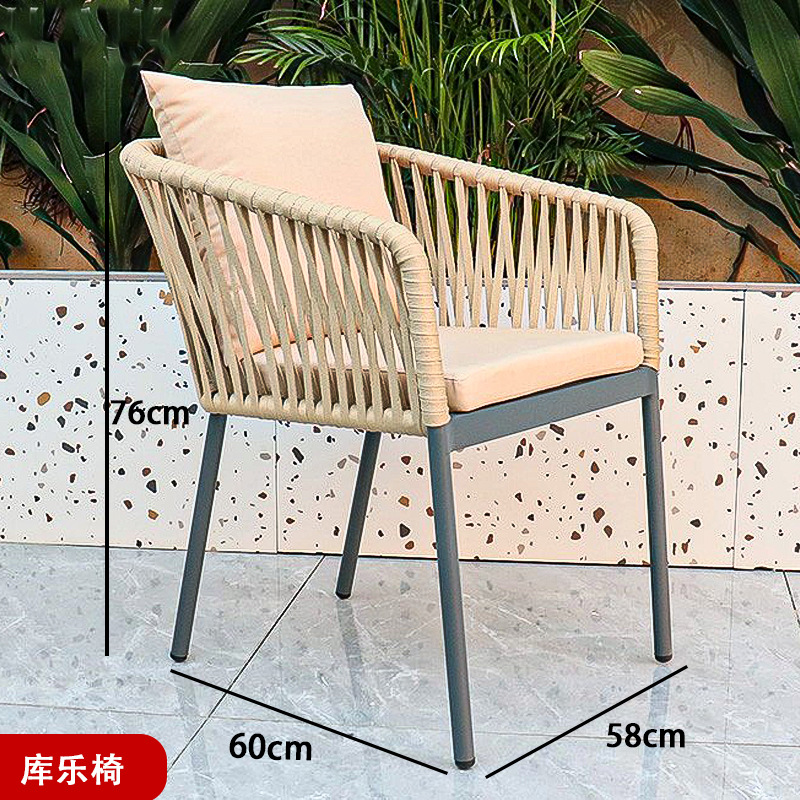 Mesas y sillas al aire libre nórdicas Patio de la villa Jardín Sillas de mimbre al aire libre Terraza de ocio Impermeable Protector solar Luz Lujo Mesas y sillas de alta gama