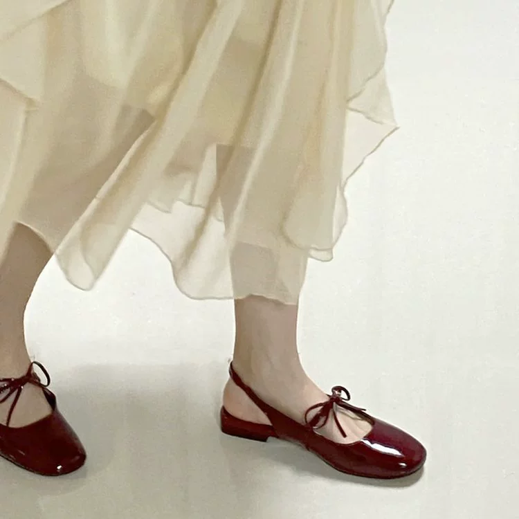 Туфли во французском стиле на толстом высоком каблуке с низким вырезом для женщин 2024 года, весна и лето, новые маленькие кожаные туфли в стиле ретро для уличной съемки, Яркие Кожаные сандалии с квадратным носком